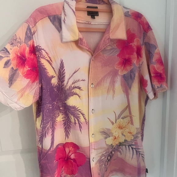 Guess Men’s Floral Hawaiian Button Down Shirt Size Medium - Picture 5 of 11